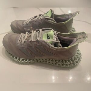 Brand new women’s running sneakers 4DFWD 3 W size 7.5